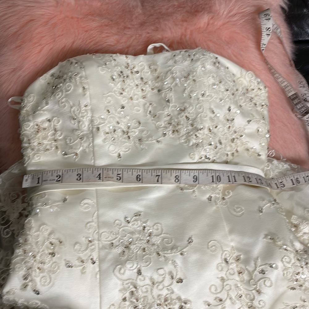 Wedding dress - Picture 5 of 11